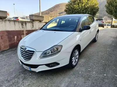 Usata Lancia Delta Platinum 120 CV (88 kW) 2011 Bianco Utilitaria