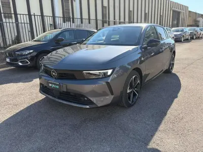 Usata Opel Astra Business Elegance 131 CV (96 kW) 2023 Grigio Utilitaria