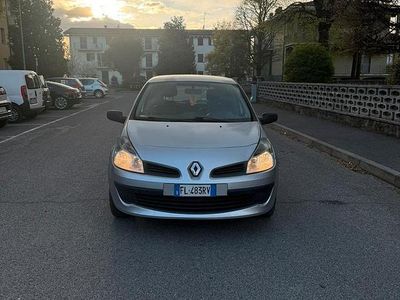 Usata Renault Clio II 70 CV (51 kW) 2007 Grigio Berlina