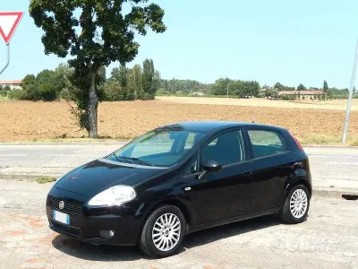 Usata Fiat Grande Punto 77 CV (56 kW) 2009 Nero Utilitaria