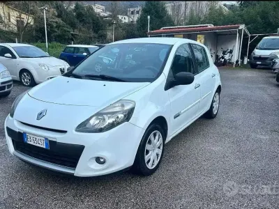 Usata Renault Clio II 72 CV (52 kW) 2010 Bianco Berlina
