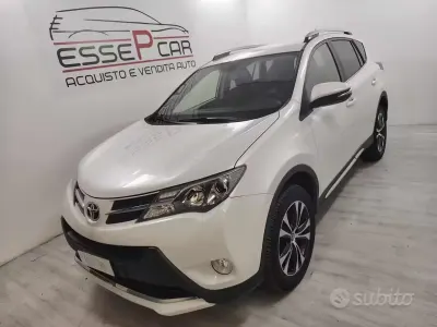 Usata Toyota RAV4 Lounge 150 CV (110 kW) 2015 Bianco SUV
