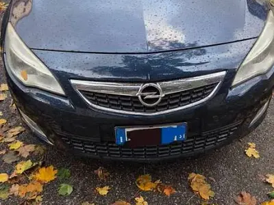 Usata Opel Astra Cosmo 110 CV (80 kW) 2010 Berlina