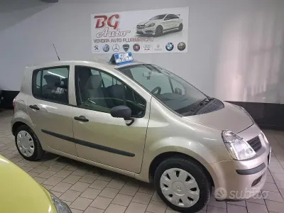 Käytetty Renault Modus Dynamique 75 HP (55 kW) 2007 Harmaa Tila-auto