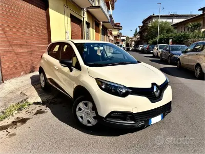 Usata Renault Captur 90 CV (66 kW) 2015 Beige SUV