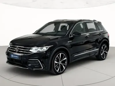 Usata VW Tiguan R-line 200 CV (147 kW) 2023 Deep black perlato SUV