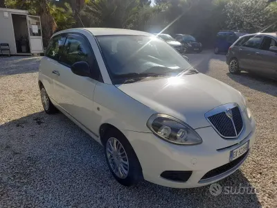Usata Lancia Ypsilon 69 CV (50 kW) 2011 Bianco Utilitaria