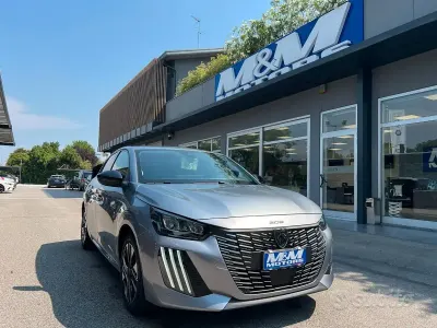 Usata Peugeot 208 Allure 102 CV (75 kW) 2025 Grigio Utilitaria