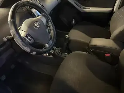 Usata Toyota Yaris Sol 69 CV (50 kW) 2006 Nero Utilitaria