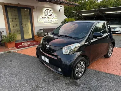 Usata Toyota iQ Sol 68 CV (50 kW) 2010 Nero Utilitaria