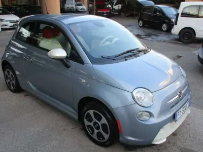 Usata Fiat 500e 50 kW (69 CV) 2015 Blu/azzurro Utilitaria