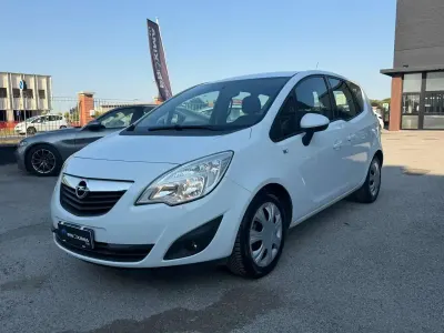 Usata Opel Meriva Cosmo 101 CV (74 kW) 2011 Bianco Monovolume