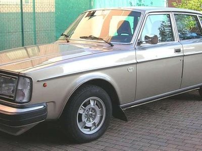 Usata Volvo 264 140 CV (102 kW) 1976 Oro Berlina