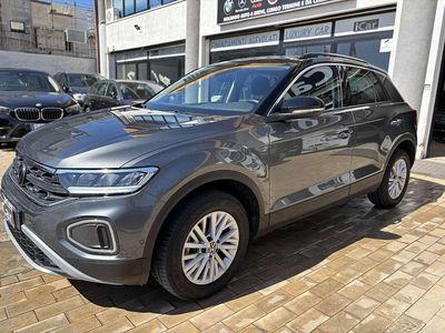 Usata VW T-Roc Life 116 CV (85 kW) 2023 Grigio SUV