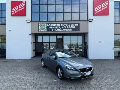 Usata Volvo V40 Business Edition 120 CV (88 kW) 2018 Grigio Berlina