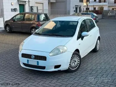 Käytetty Fiat Grande Punto Dynamic 75 HP (55 kW) 2008 Valkoinen Viistoperä