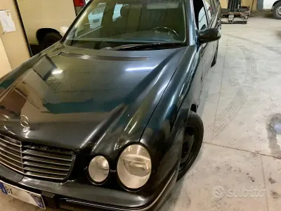 Usata Mercedes E270 Avantgarde 177 CV (130 kW) 2000 Blu Station wagon