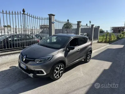 Usata Renault Captur 110 CV (80 kW) 2018 Grigio SUV
