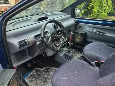 Usata Renault Twingo 58 CV (42 kW) 1997 Bluazzurro Utilitaria