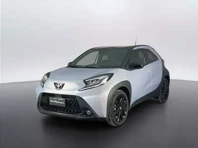 Nuova Toyota Aygo X 72 CV (52 kW) 2025 Light purple & black SUV