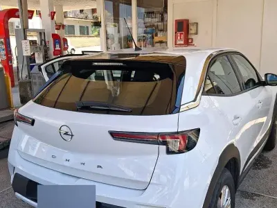 Usata Opel Mokka 101 CV (74 kW) 2024 Bianco SUV