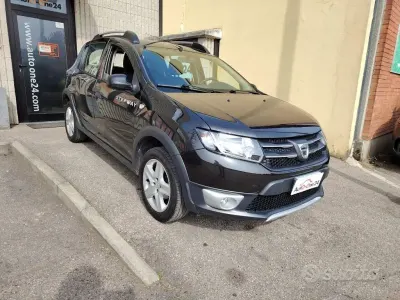 Gebraucht Dacia Sandero Prestige 90 PS (66 kW) 2014 Schwarz Limousine