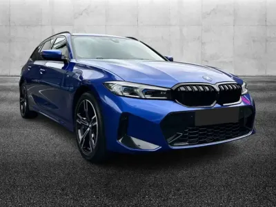 Usata BMW 330e M Sport 292 CV (214 kW) 2024 Blu/azzurro Berlina