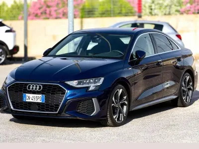 Usata Audi A3 S-Line 150 CV (110 kW) 2024 Blu/azzurro Berlina