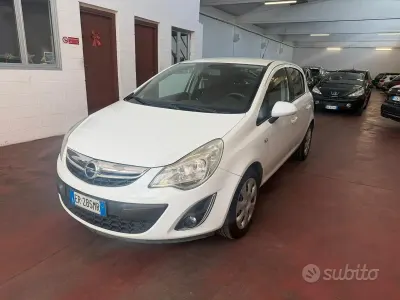 Begagnad Opel Corsa Edition 86 HK (63 kW) 2013 Vit Halvkombi