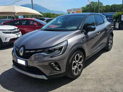 Usata Renault Captur Techno 101 CV (74 kW) 2023 Grigio SUV