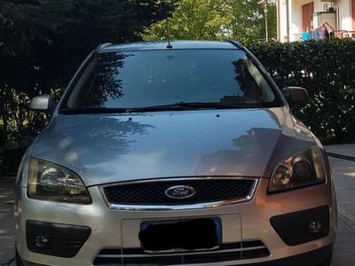 Usata Ford Focus Style 110 CV (80 kW) 2005 Grigio Station wagon