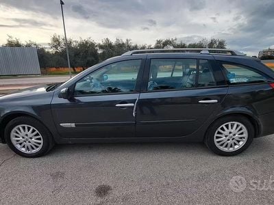 Usata Renault Laguna III 120 CV (88 kW) 2007 Nero Station wagon