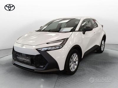 Usata Toyota C-HR Active 140 CV (102 kW) 2024 Bianco SUV
