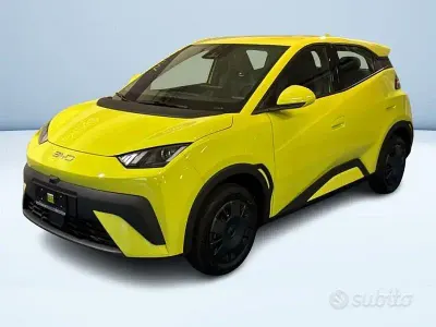Nuova BYD Dolphin Surf Active 63 kW (87 CV) 2026 Giallo Utilitaria