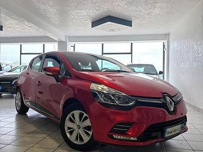 Begagnad Renault Clio IV Intens 75 HK (55 kW) 2017 Röd Sedan