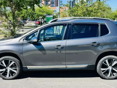 Usata Peugeot 2008 Allure 120 CV (88 kW) 2015 Grigio SUV