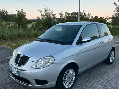 Usata Lancia Ypsilon 60 CV (44 kW) 2008 Grigio Utilitaria