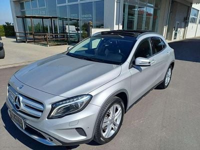 Usata Mercedes GLA180 156 CV (114 kW) 2015 Argento SUV