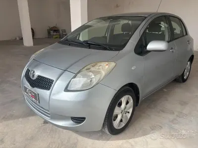 Usata Toyota Yaris 69 CV (50 kW) 2008 Grigio Utilitaria