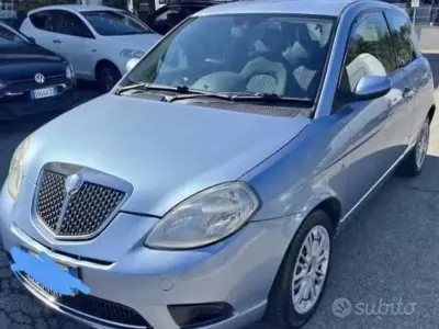 Usata Lancia Ypsilon 60 CV (44 kW) 2004 Grigio Utilitaria