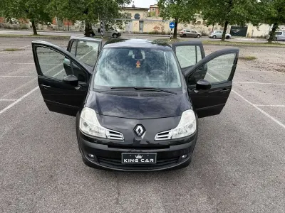 Usata Toyota Yaris Sol 101 CV (74 kW) 2011 Nero Utilitaria