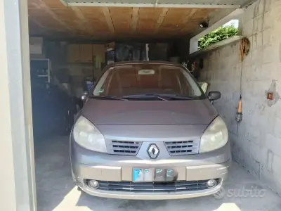 Usata Renault Scenic E-Tech 2005 Grigio