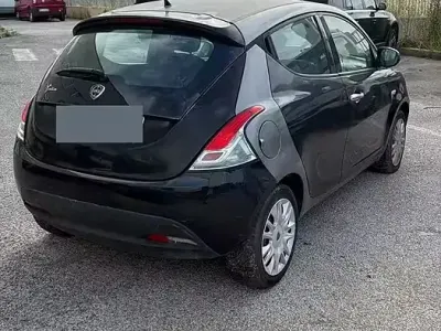 Usata Lancia Ypsilon 69 CV (50 kW) 2011 Nero Utilitaria