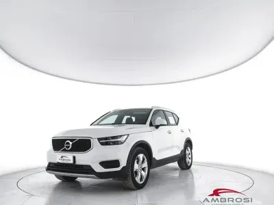 Usata Volvo XC40 Momentum 129 CV (94 kW) 2021 Bianco SUV
