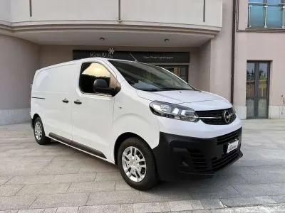 Usata Opel Vivaro-e Combi S 120 CV (88 kW) 2022 Bianco Monovolume