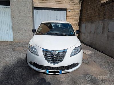 Usata Lancia Ypsilon 60 CV (44 kW) 2015 Bianco Utilitaria