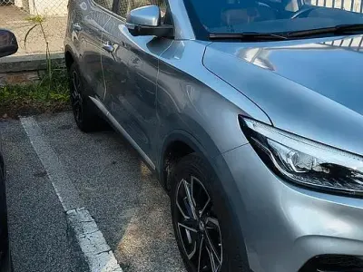 Usata MG ZS Luxury 106 CV (77 kW) 2023 Grigio Station wagon