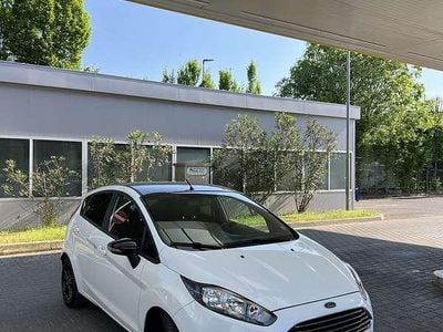 Begagnad Ford Fiesta 75 HK (55 kW) 2015 Halvkombi