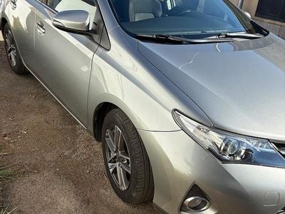 Usata Toyota Auris Active 90 CV (66 kW) 2015 Grigio Berlina