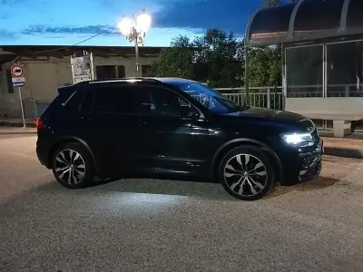 Usata VW Tiguan R-line 150 CV (110 kW) 2019 Nero SUV